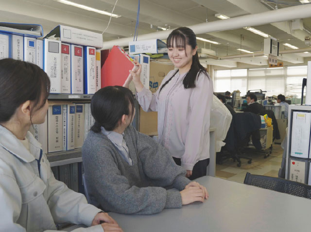 仕事の様子写真2