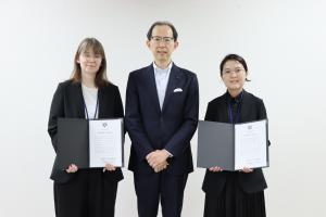 国際交流員（カナダ）及び経済交流員（ドイツ）に対する国際交流親善大使認証書交付式写真2