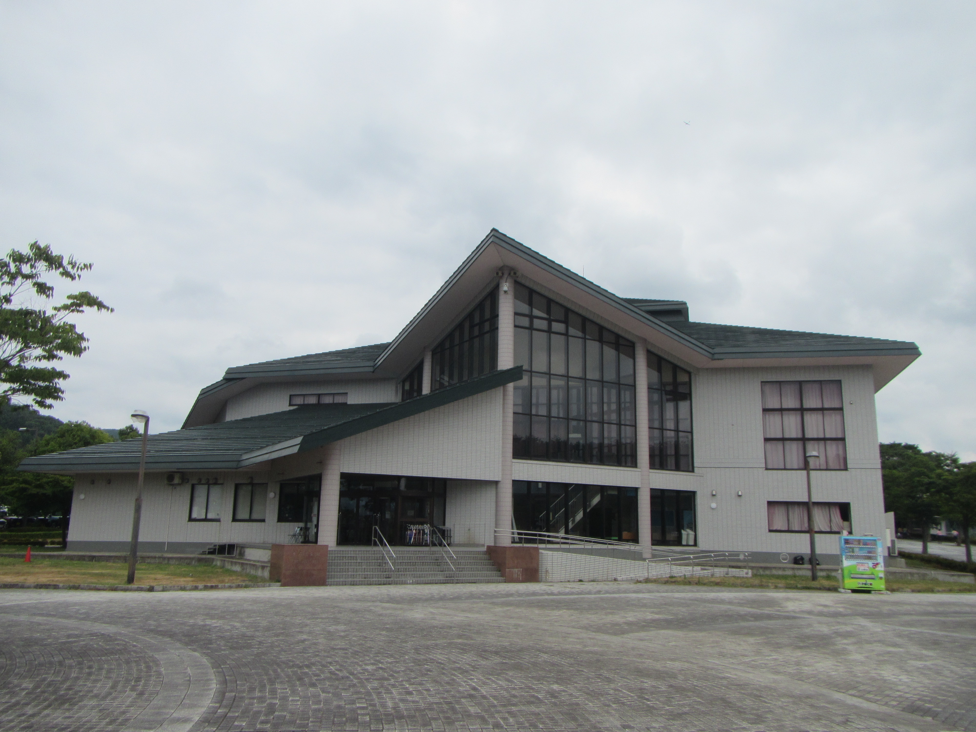 十六沼公園　体育館