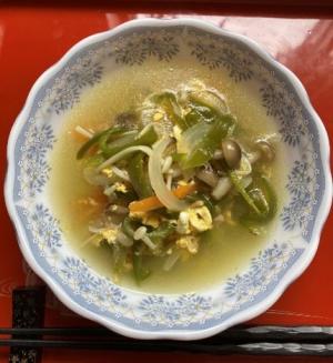 ピーマンときのこの卵スープ