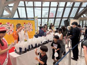 ヨークベニマル西ノ内店における県産農林水産物トップセールス写真2