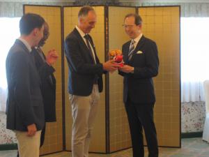 第5回野口英世アフリカ賞福島プログラム　国際交流特別親善大使認証書授与式写真1