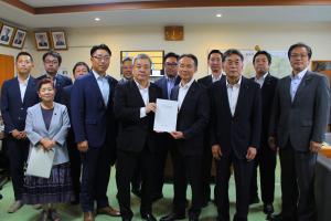 福島県農業・農村振興条例の見直し検討会による議長報告の写真