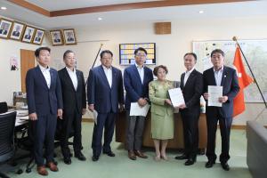 避難地域復興・産業振興対策特別委員会の議長報告の写真