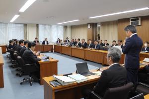 決算審査特別委員会の写真