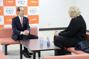 会長と話す知事