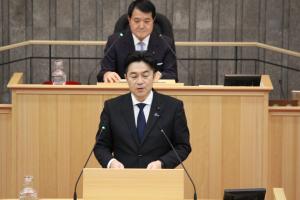 土木委員長報告（木村謙一郎副委員長）の写真