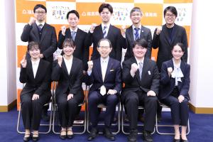 知事と参加者の集合写真