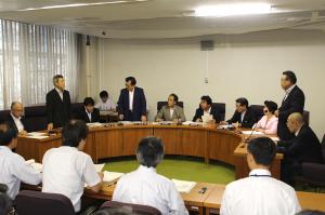 常任委員会採決(企画環境委員会)