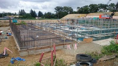 H27.8.25 F棟(手前)、E棟免震基礎配筋工事