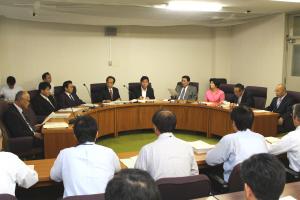 常任委員会採決(企画環境委員会)