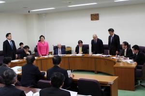 常任委員会採決:商労文教委員会